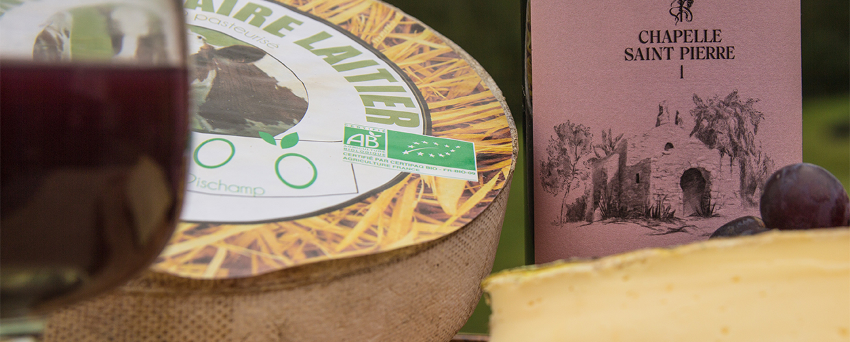 Aromatisch - mildes Käsearoma verbindet sich mit spielerisch animierendem Bouquet der Kirsche